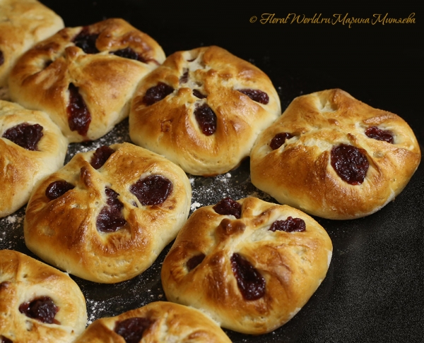 Булочки аболитис с сливой
[url=http://floralworld.ru/forum/index.php/topic,75856.msg818704.html#msg818704]Рецепт и описание[/url]
