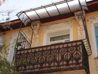 Dom_s_angelom_Dom_A_P_Shadrinoy_Chehova_18_nprotiv_Teatra_Chehova_3.jpg